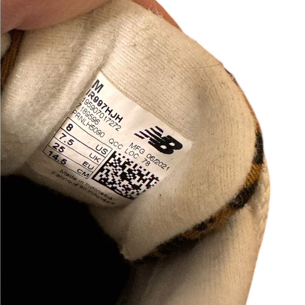 New Balance Kids White Sneakers with Gold Accents and Leopard Trim - Picture 5 of 7